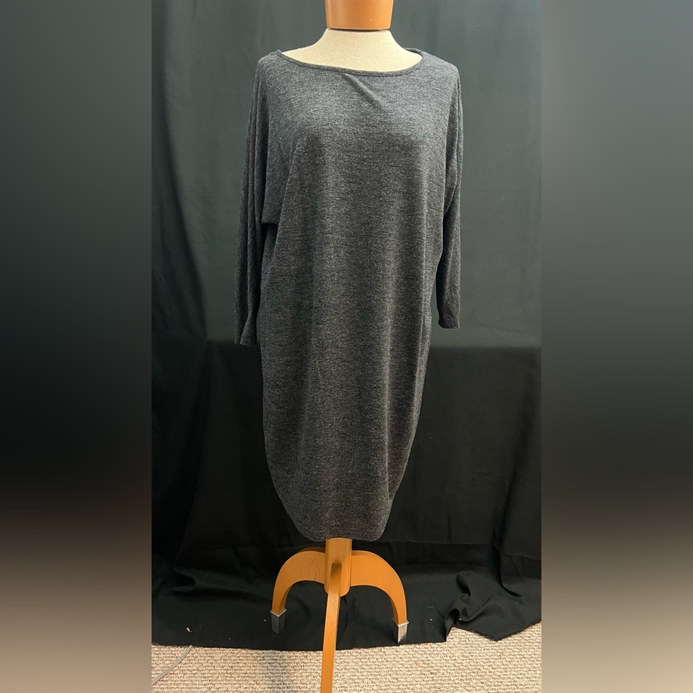 Old Navy gray skater dress - tighter at the bottom loosely at the top. Size M